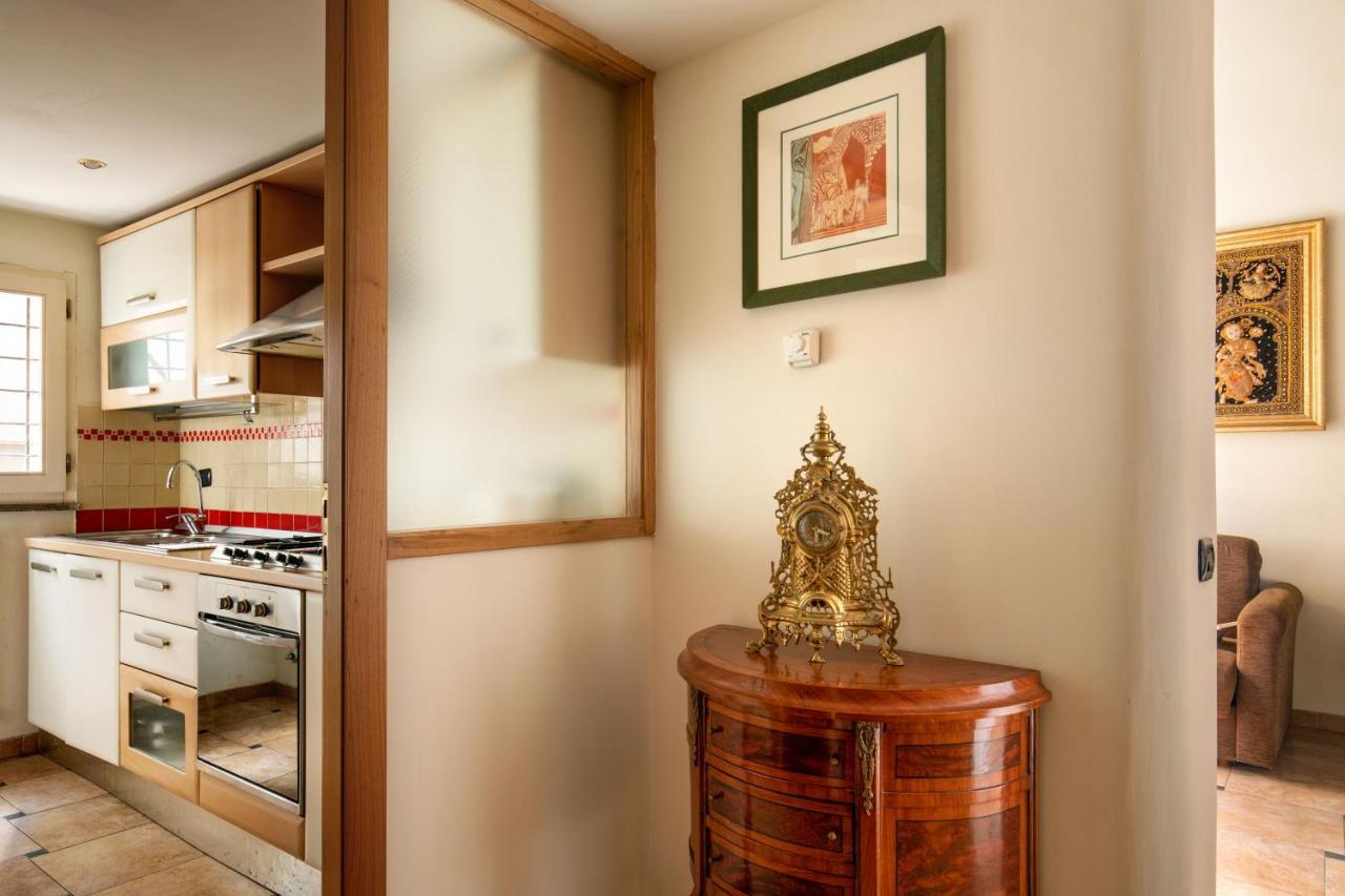 רומא Cappellari Apartments - Campo De' Fiori מראה חיצוני תמונה